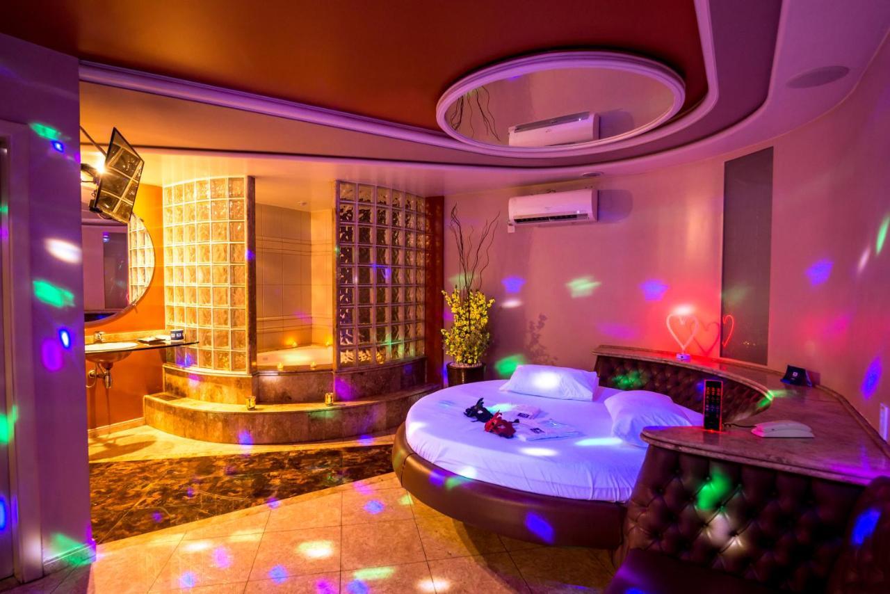 A2 - E Hotel do amor *