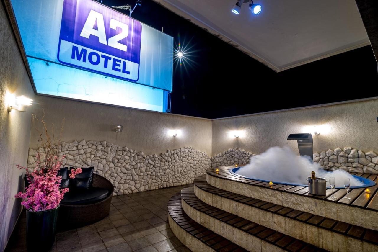 A2 - E Love hotel