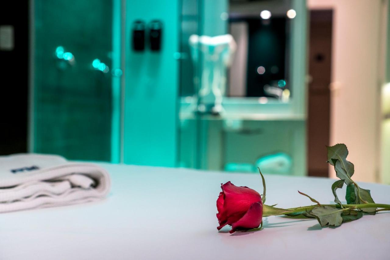 Love hotel A2 - E *