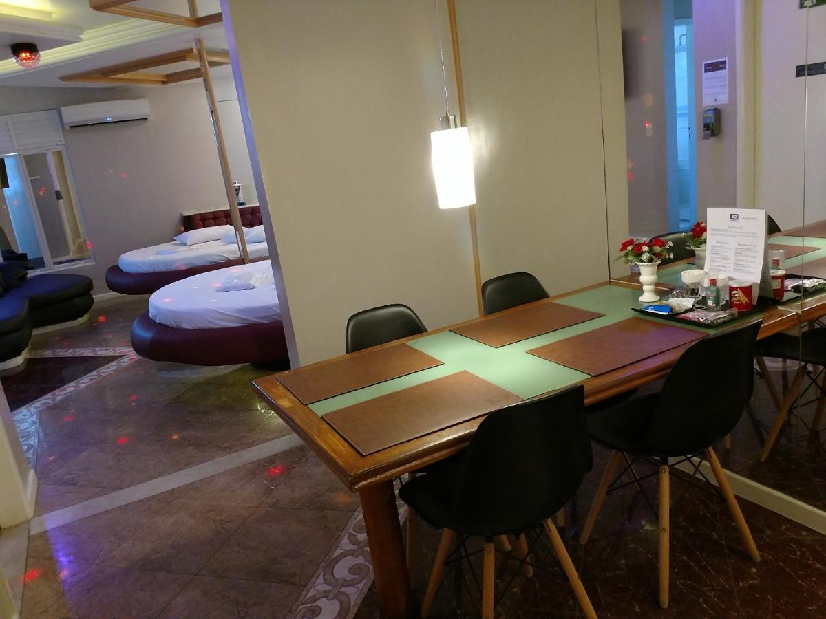 Love hotel A2 - E