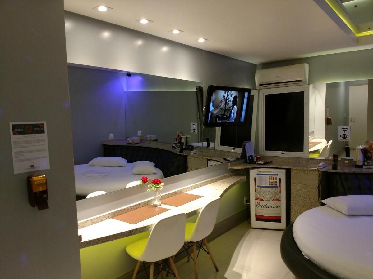 A2 - E Love hotel *