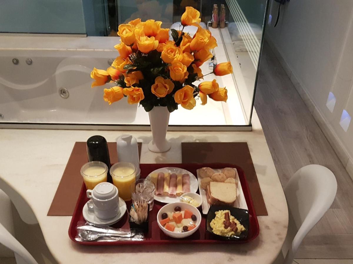 A2 - E Hotel do amor *